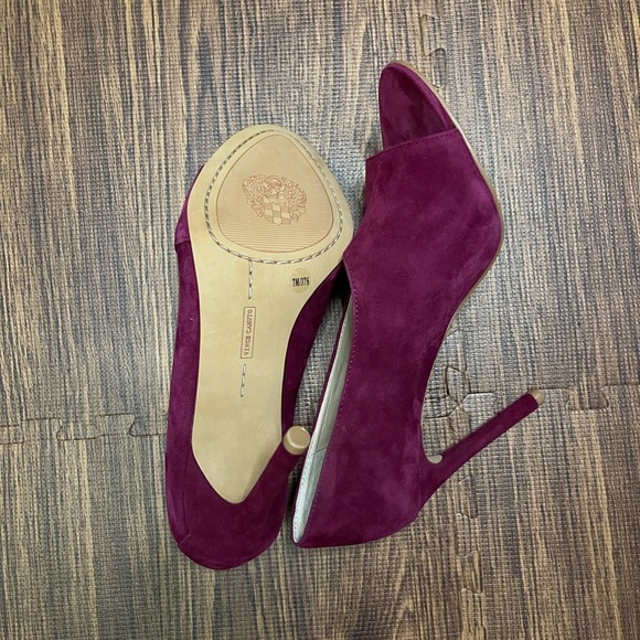 NWOB VINCE CAMUTO Rallien Peep-Toe Pumps - 7M - Picture 5 of 7